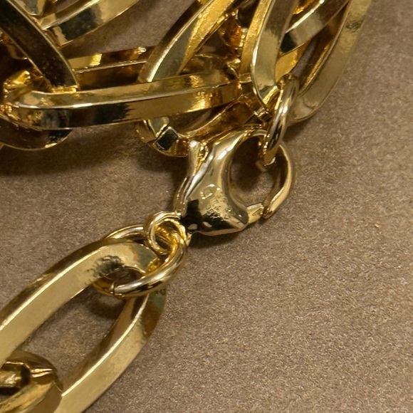 Elegant Golden Chain Necklace - Picture 2 of 3